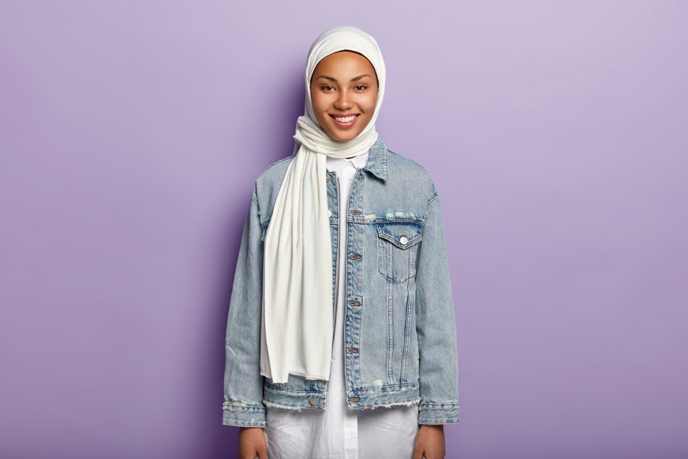 Intip Rekomendasi 90\'s Outfit dan Makeup yang Cocok!